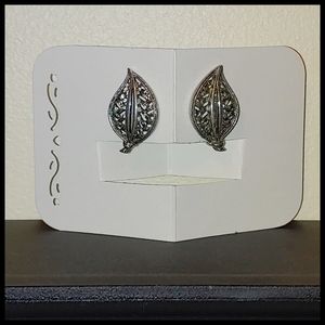 Vintage Costume Jewelry Leaf Clip-on Earrings